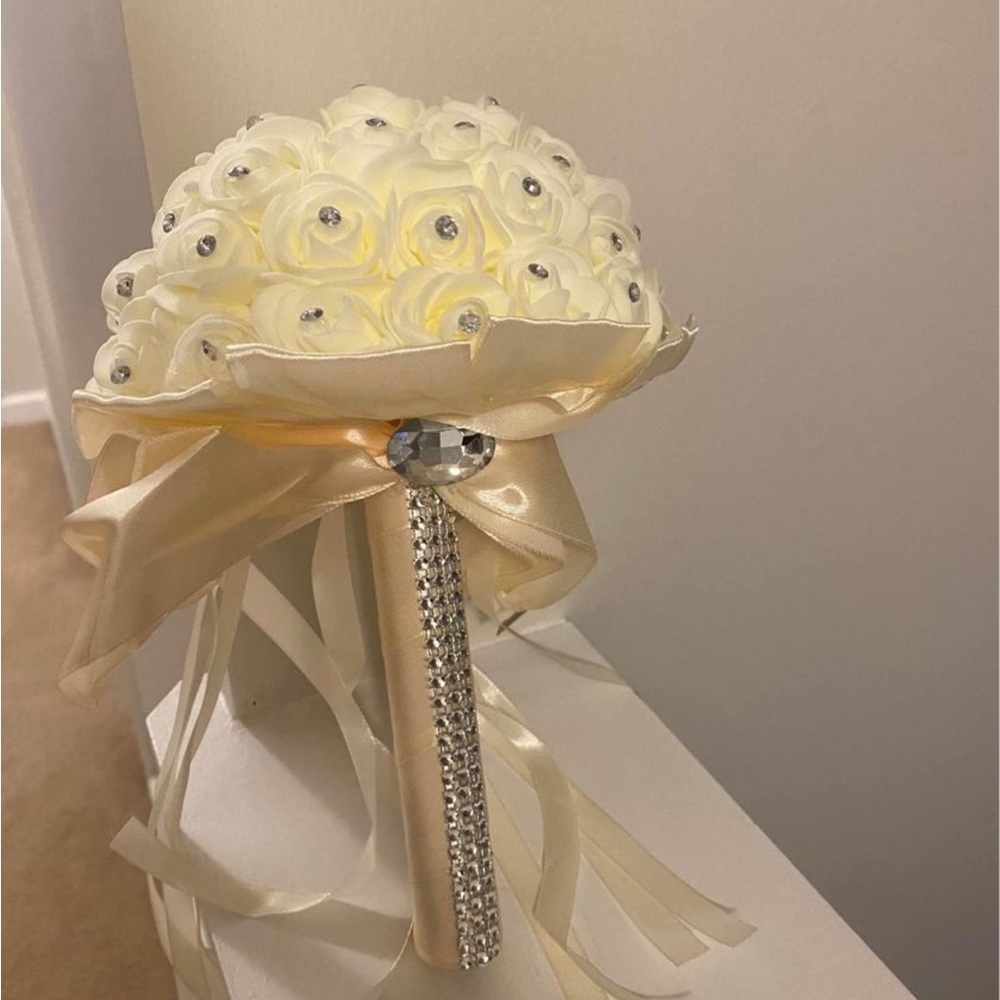 Luxurious Cream Bridal Bouquet with Rhinestone Accents